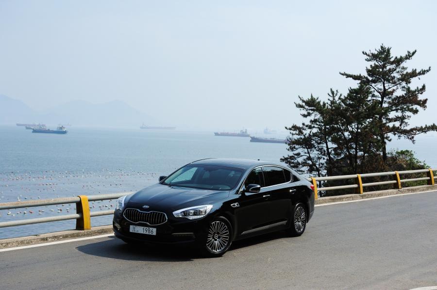  Kia Quoris 2012 года  (фото 35 из 72)